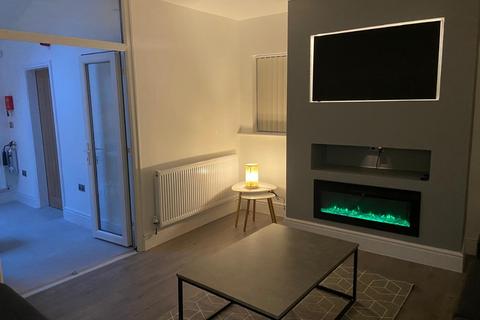 6 bedroom house to rent, Oxney Road, Manchester, M12
