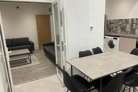 6 bedroom house to rent, Oxney Road, Manchester, M12