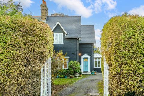 4 bedroom house to rent, Cambridge Avenue, KT3