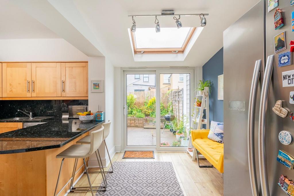 5 G6 STN - Kitchen H.jpg