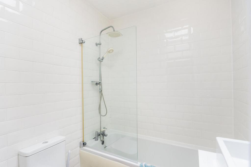 5 G6 STN - Bathroom C.jpg