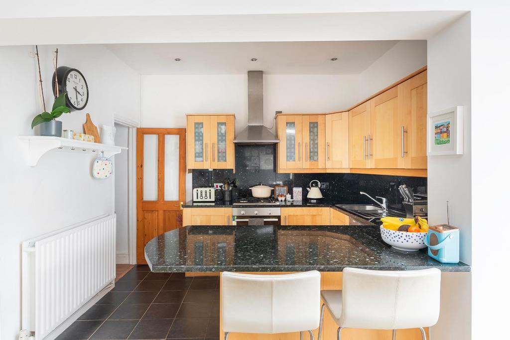 5 G6 STN - Kitchen E.jpg