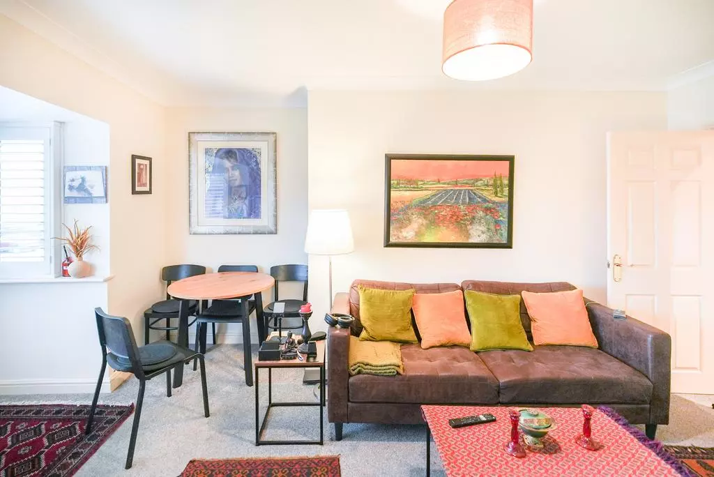 2 bedroom flat for sale - Photo 9