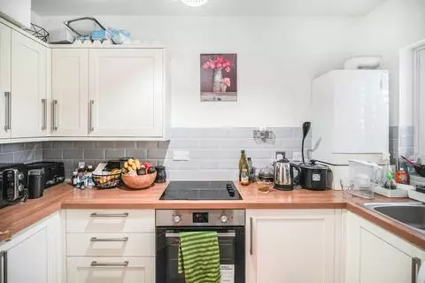 2 bedroom flat for sale - Photo 10