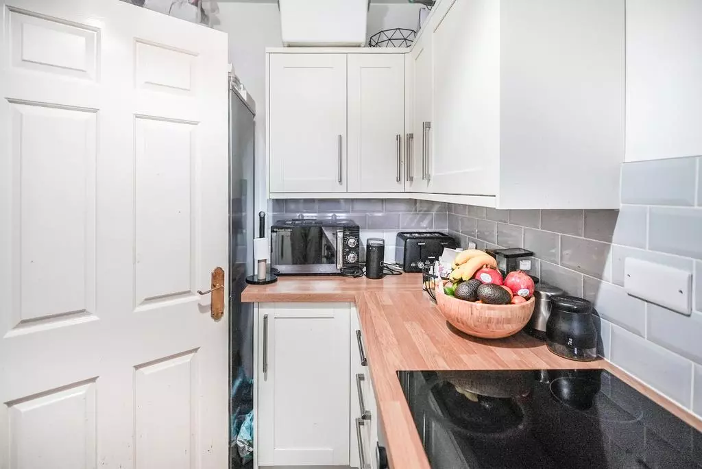 2 bedroom flat for sale - Photo 17