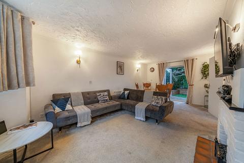 4 bedroom detached house for sale, Magpie Hall Lane, Bromley BR2