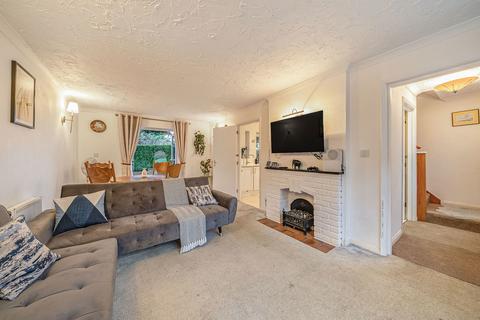 4 bedroom detached house for sale, Magpie Hall Lane, Bromley BR2