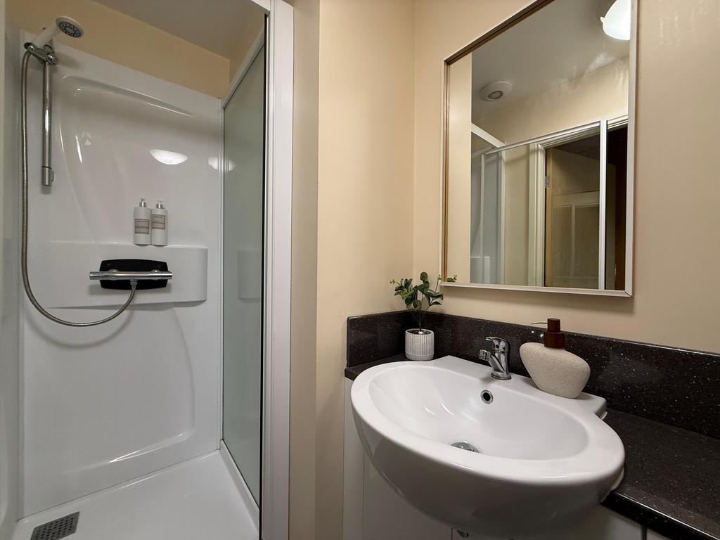 Longdales Lodge - Ensuire 2.jpeg