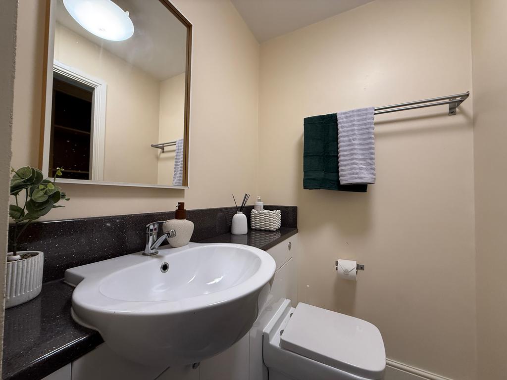 Longdales Lodge Ensuite 3.jpeg