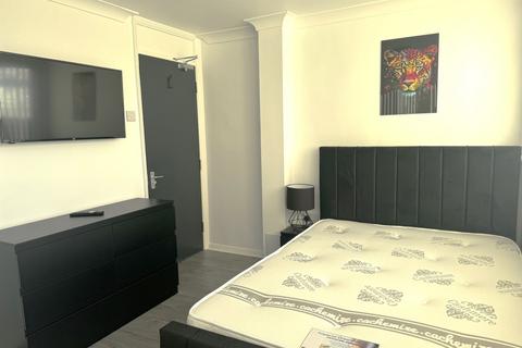 1 bedroom in a house share to rent, Teviot Close, Corby, NN17