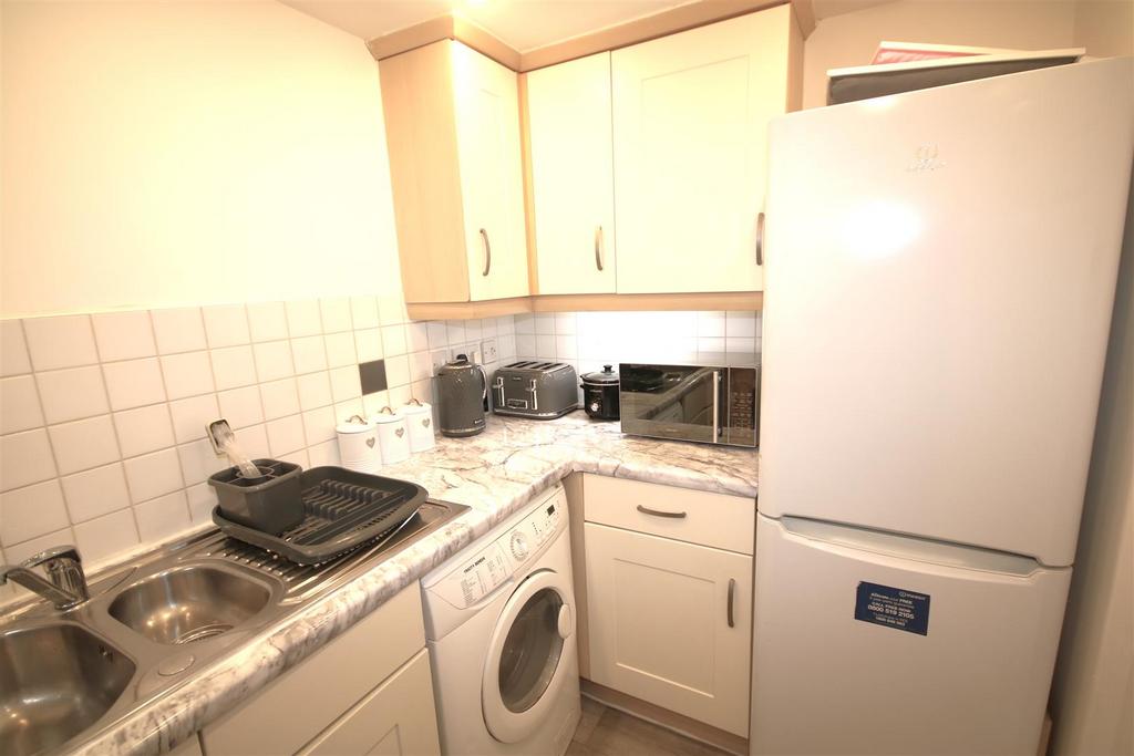 Kitchen b.JPG