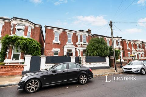 3 bedroom flat to rent, Yarborough Road, PO5