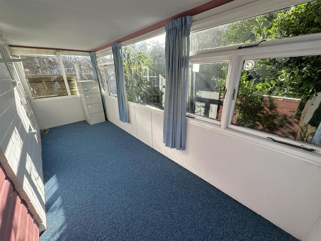 Lean Too Conservatory