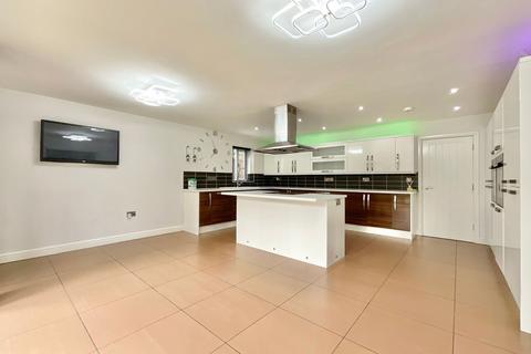 5 bedroom detached house for sale, Main Road, Crewe CW2