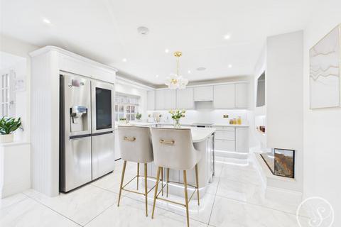 4 bedroom detached house for sale, Park Road