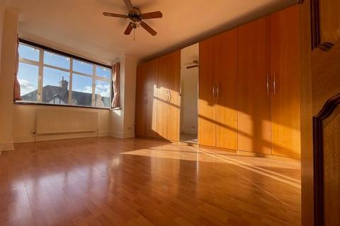 3 bedroom semi-detached house to rent, Cornwall Avenue, London N3