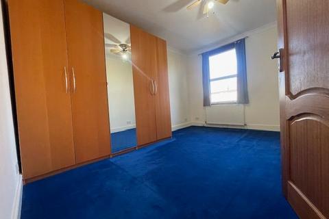3 bedroom semi-detached house to rent, Cornwall Avenue, London N3