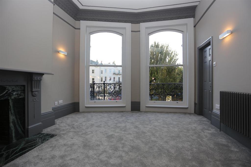 5, 29 Vernon Terrace Lounge.JPG