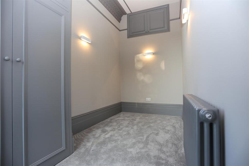 5, 29 Vernon Terrace Bed.JPG