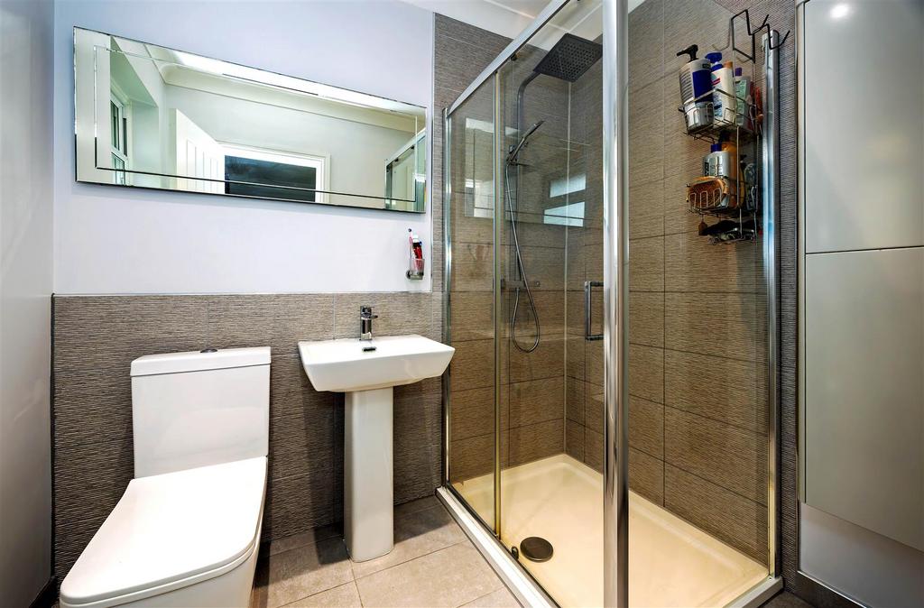 Bedroom 1 en suite SAPL3718-20251124-Dx O Deep PRIME