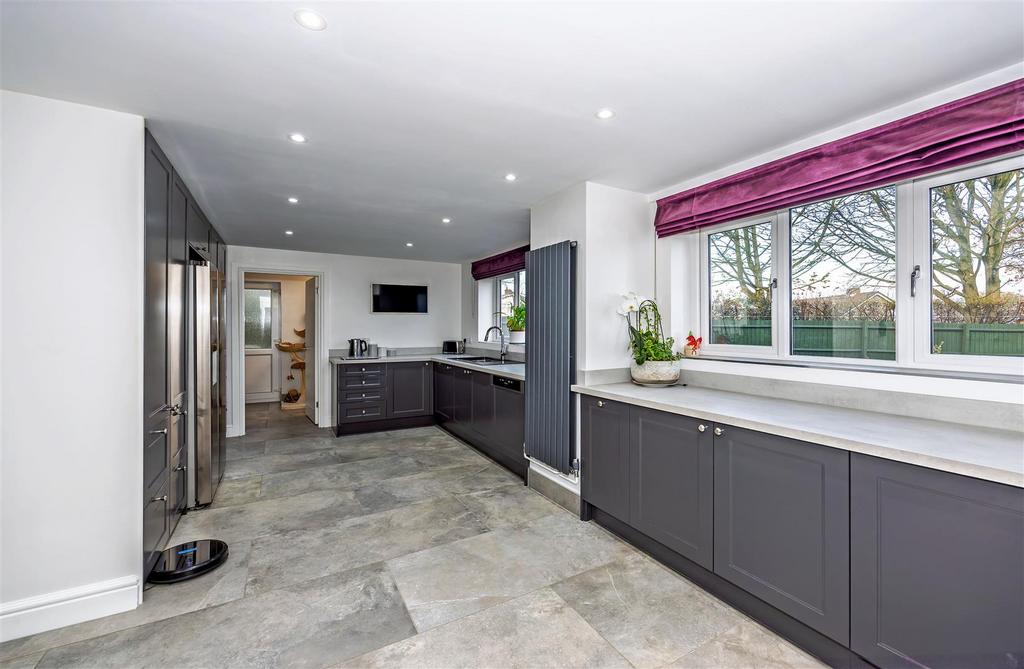 Kitchen 1 SAPL3669-20251124-Dx O Deep PRIME XD2s.jpg