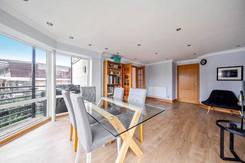 3 bedroom apartment for sale, Richmond Road, Kew Court Richmond Road, KT2