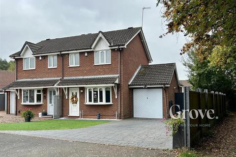3 bedroom semi-detached house for sale, Bramble Close, Cradley Heath