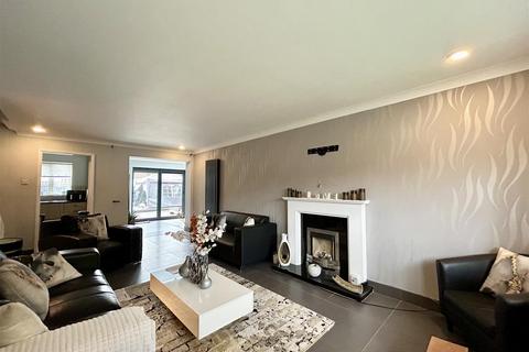 3 bedroom semi-detached house for sale, Bramble Close, Cradley Heath