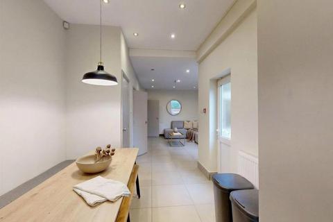 7 bedroom house to rent, Whitby Road, Manchester M14