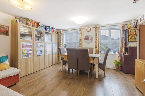 2 bedroom flat for sale, West Street, Gravesend, Kent, DA11