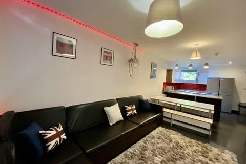 7 bedroom house to rent, Monica Grove, Manchester M19