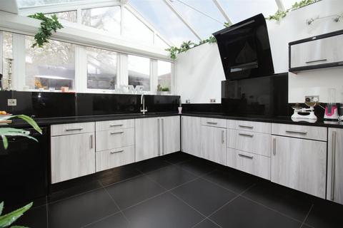 4 bedroom detached house for sale, Leverstock Green Road, Hemel Hempstead HP3
