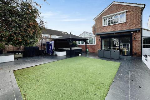 4 bedroom detached house for sale, Leverstock Green Road, Hemel Hempstead HP3