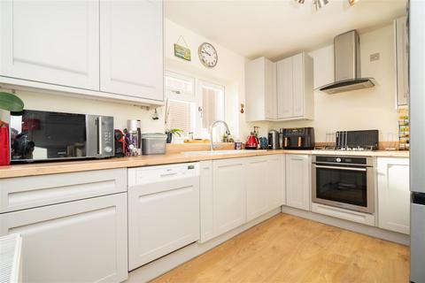 3 bedroom semi-detached house for sale, Outwood Common Road, Billericay CM11