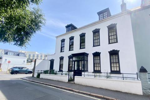 5 bedroom semi-detached house to rent, St Saviour - REN079