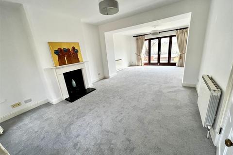 5 bedroom semi-detached house to rent, St Saviour - REN079