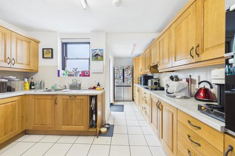 5 bedroom semi-detached house to rent, St Saviour - REN079