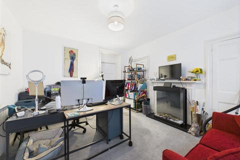 5 bedroom semi-detached house to rent, St Saviour - REN079