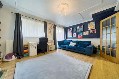 2 bedroom ground floor maisonette for sale, St. Mary Street, Woolwich, SE18