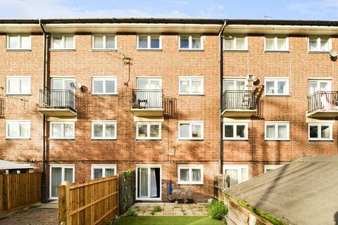2 bedroom ground floor maisonette for sale, St. Mary Street, Woolwich, SE18