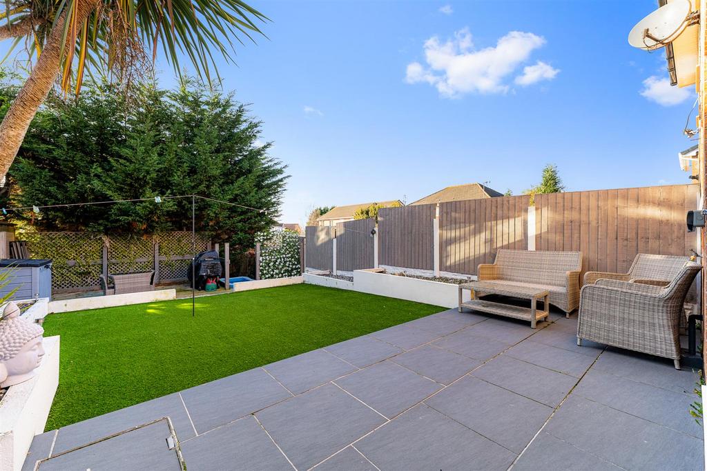 97 Manorwood Drive garden 2.jpg