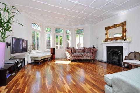 3 bedroom flat to rent, Greencroft Gardens, London NW6