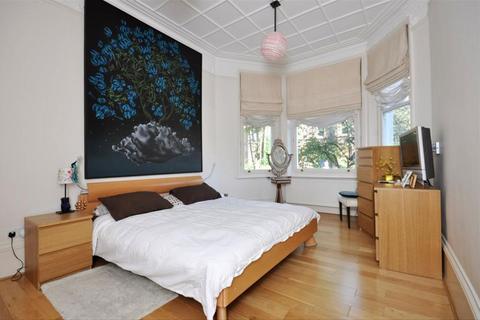3 bedroom flat to rent, Greencroft Gardens, London NW6