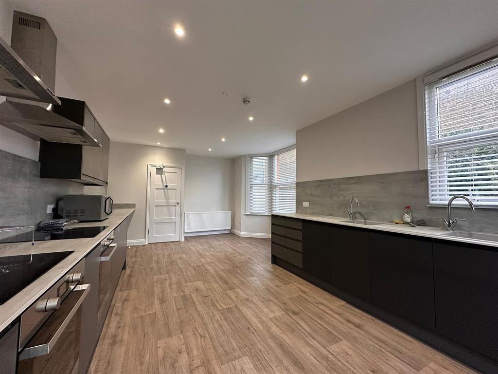 Kitchen 3.jpeg