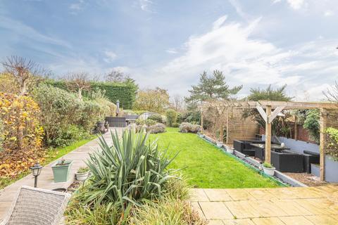 6 bedroom detached house for sale, Hartshead Court, Liversedge, West Yorkshire, WF15