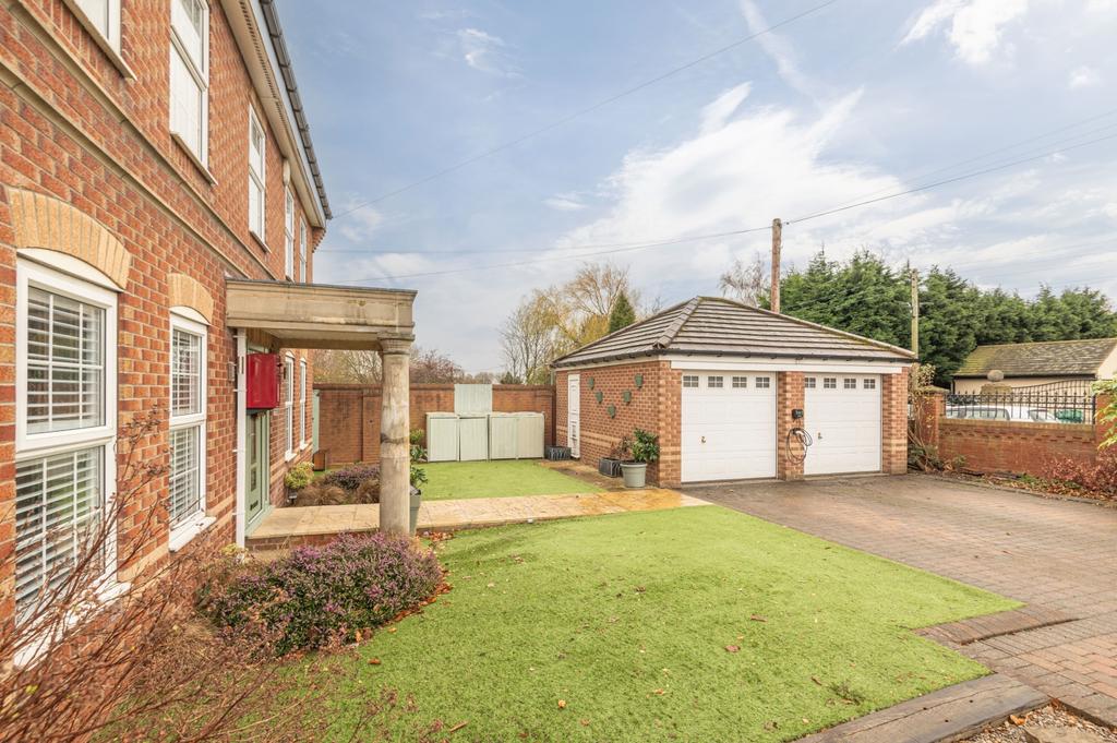 05 - 5 Hartshead Court WF15 8 FG