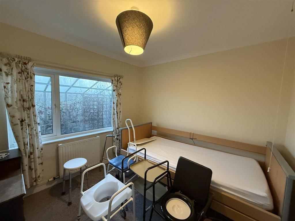 Rear bedroom 2