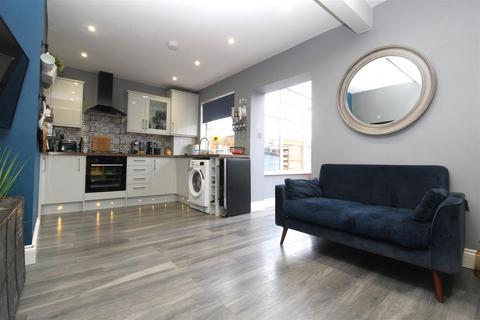 2 bedroom terraced house for sale, Cauldwell Avenue, Whitley Bay