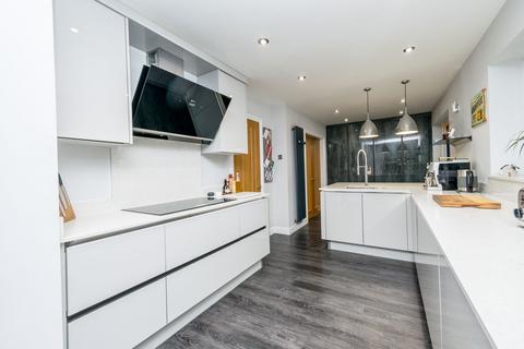 5 bedroom detached house for sale, Richmond Park Avenue, Liversedge, WF15