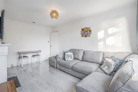 2 bedroom flat for sale, Walden Way, Ilford, IG6